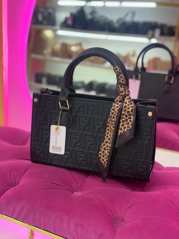 کیف دستی زنانه برند Fendi و Louis Vuitton با طراحی برجسته و شال تزئینی کد ۶۹۷