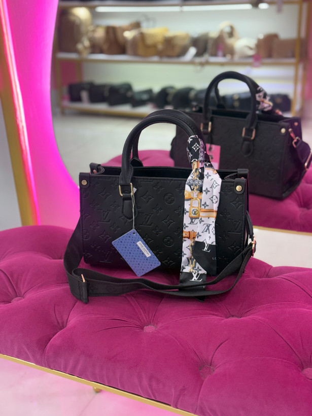 کیف دستی زنانه برند Fendi و Louis Vuitton با طراحی برجسته و شال تزئینی کد ۶۹۷