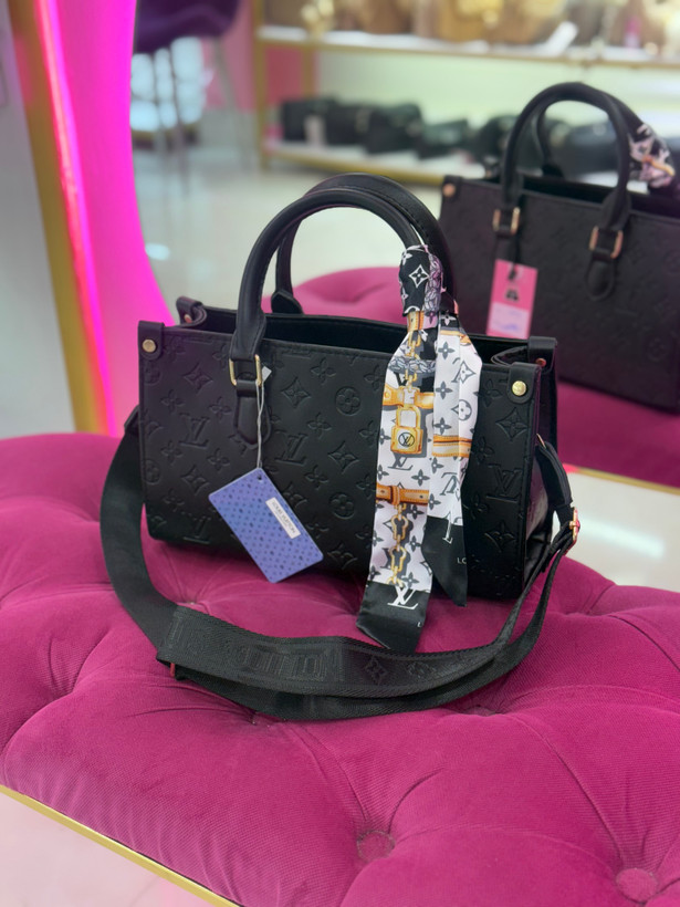 کیف دستی زنانه برند Fendi و Louis Vuitton با طراحی برجسته و شال تزئینی کد ۶۹۷