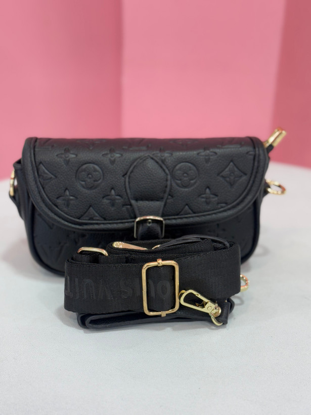 کیف زنانه چرمی برند Louis Vuitton با طراحی کلاسیک و بند برنددار کد ۷۱۶