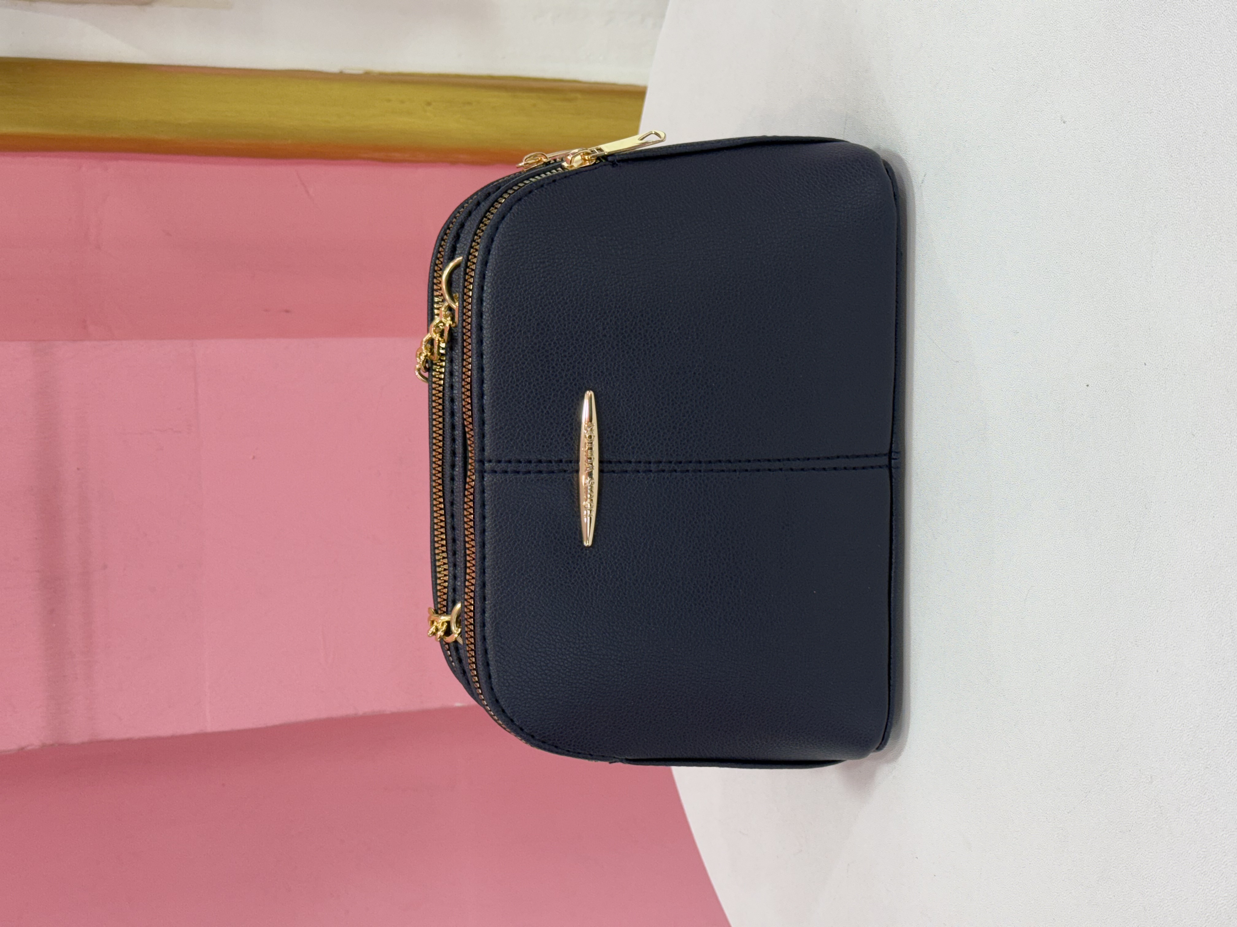 کیف زنانه چرمی مشکی برند Charles & Keith با طراحی دو زیپ طلایی کد ۷۱۴