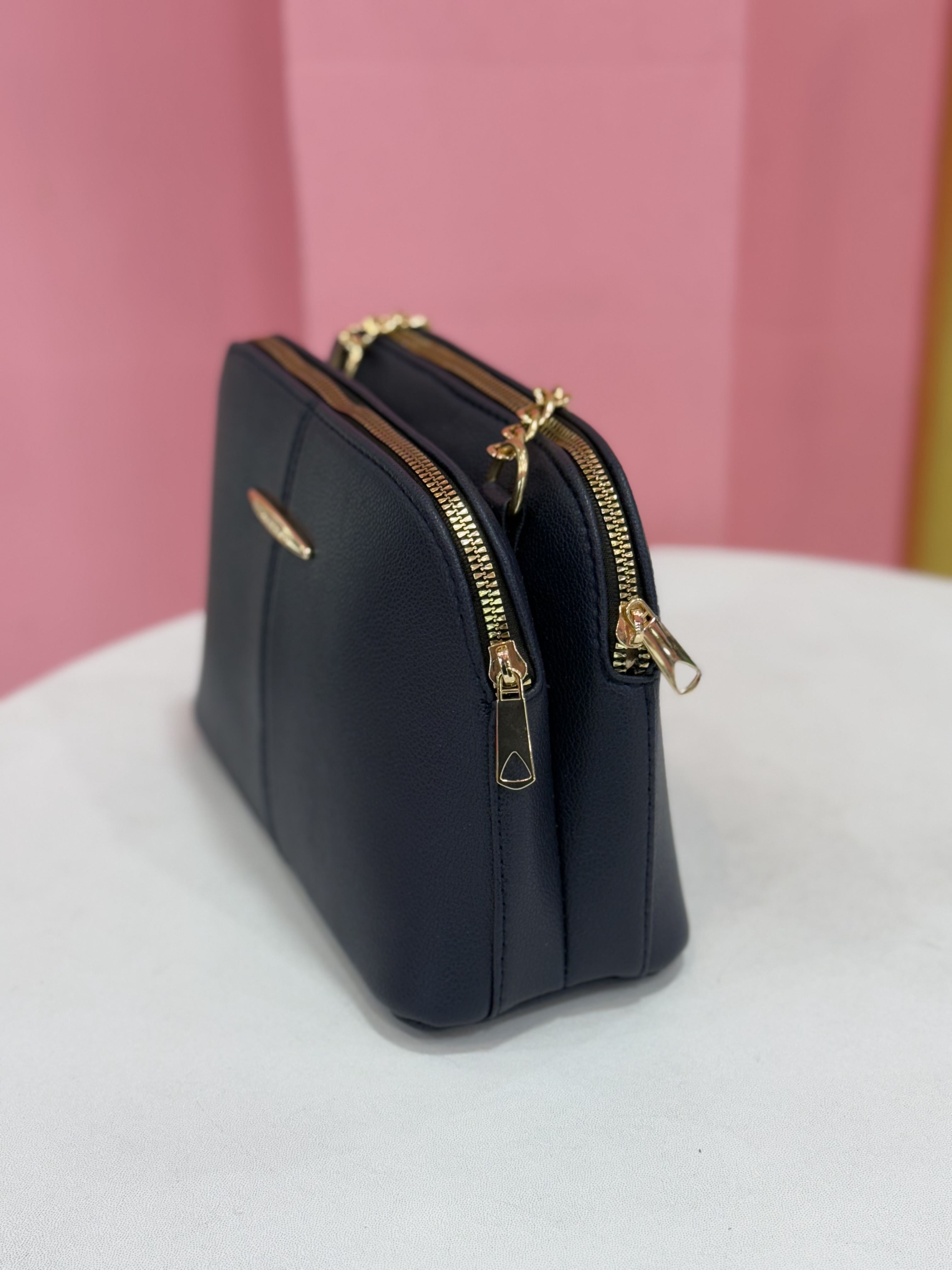 کیف زنانه چرمی مشکی برند Charles & Keith با طراحی دو زیپ طلایی کد ۷۱۴