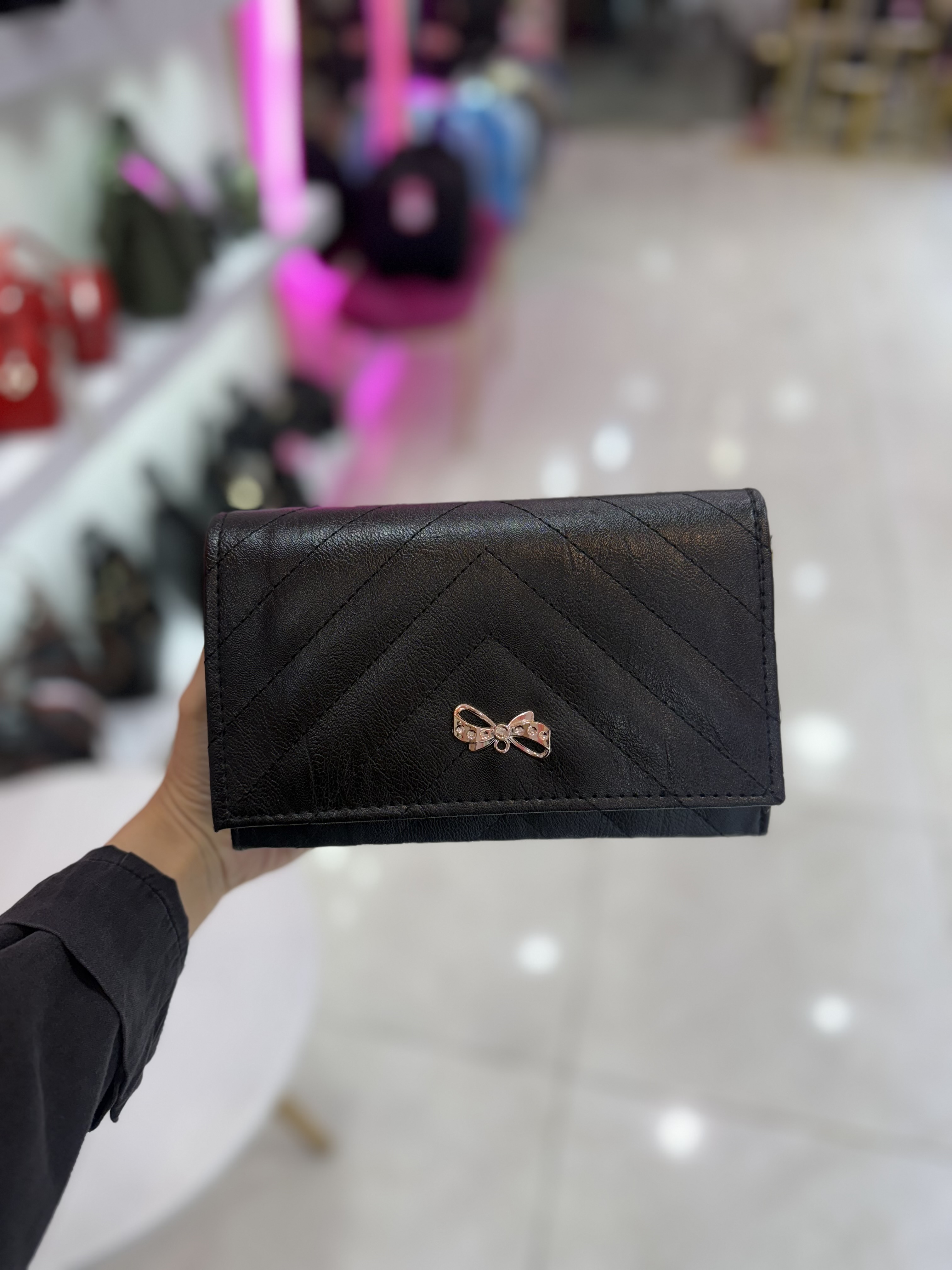 کیف دوشی چرم مشکی (کد ۶۰۲)