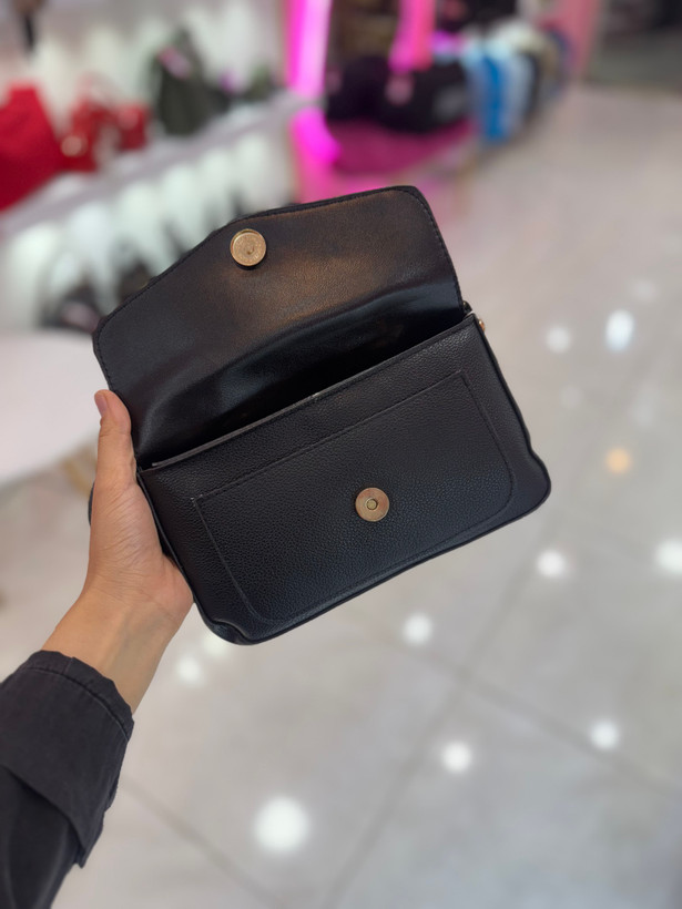 کیف دوشی چرم مشکی (کد ۶۰۸)