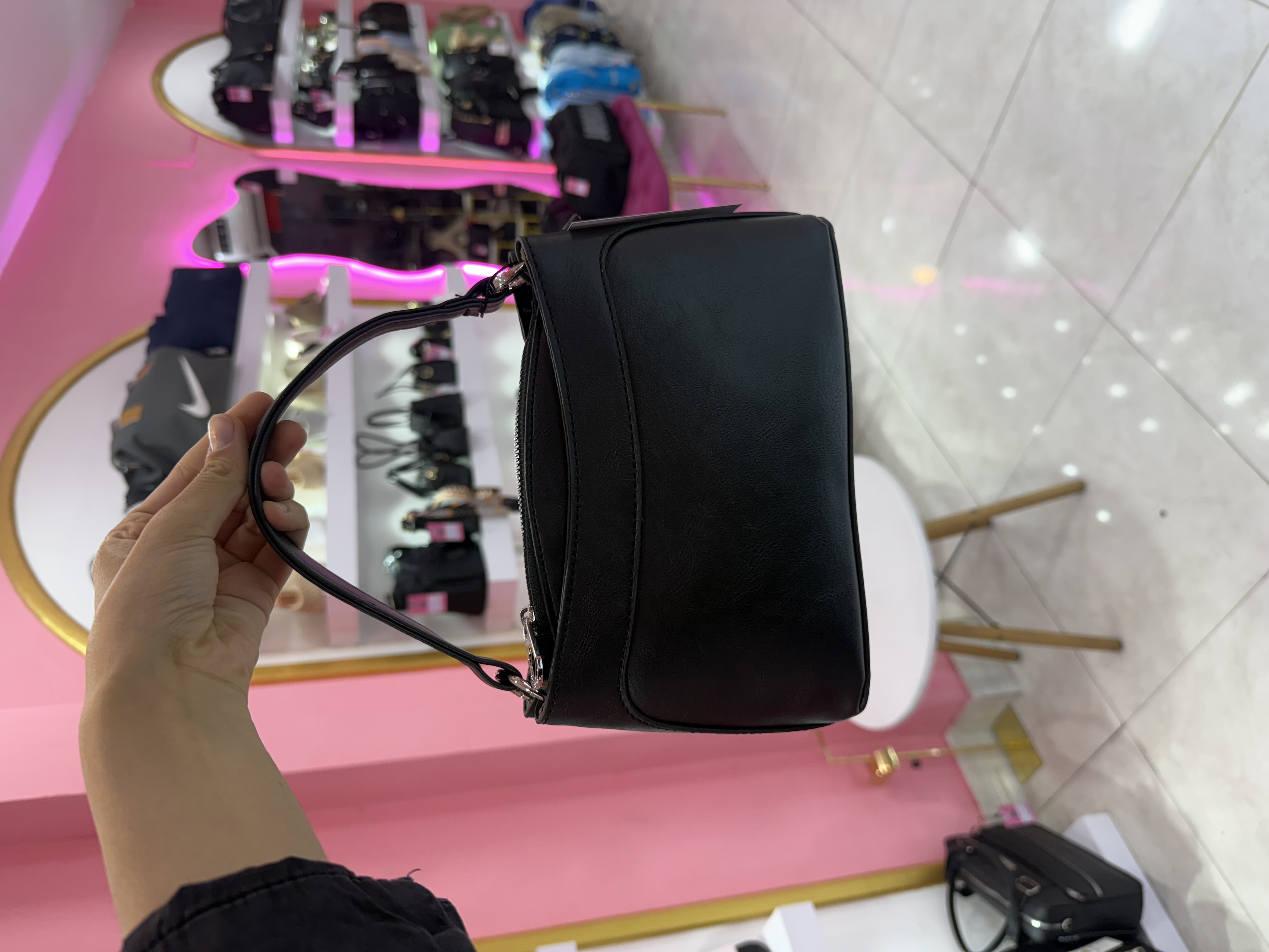 کیف دوشی چرمی (کد ۷۰۰)