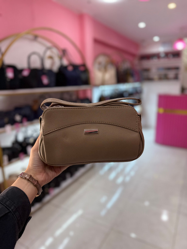 کیف دوشی زنانه چندجیب کوچک زرشکی، مشکی و بژ (کد ۷۷۱)